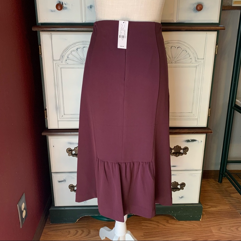 NWT NY&Co Pencil Skirt with Ruffle detail